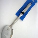 APUKOKKI Tarjoililusikka rei'illä Rst 43 cm